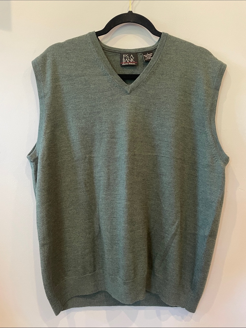 Stylish dark Green Men's Sweater Vest by Jos. A bank large like new